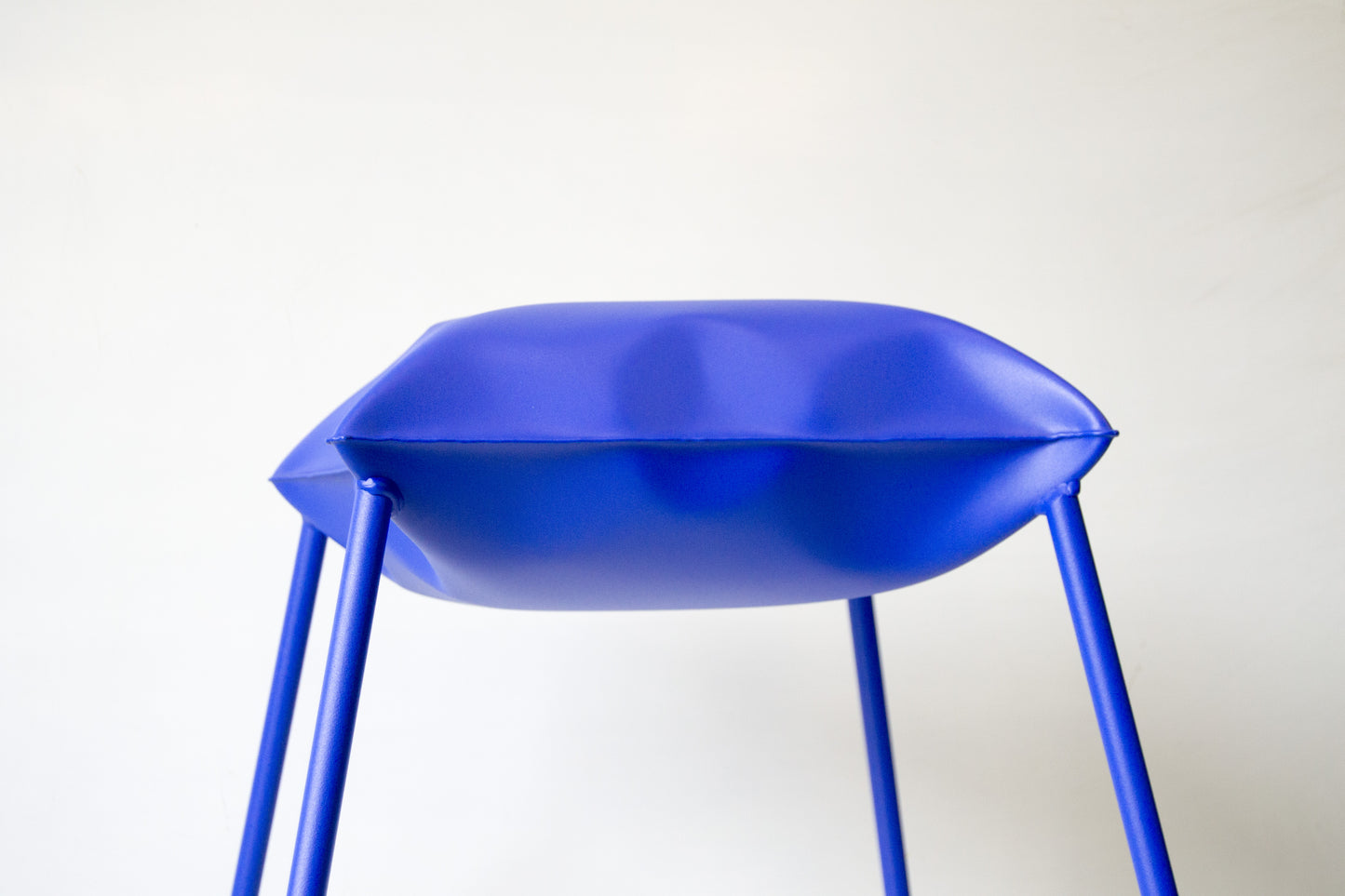 Solid Pillow - Sgabello in metallo