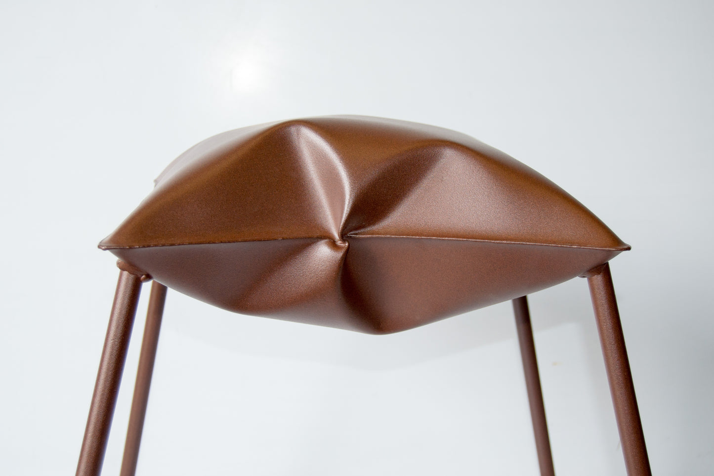Solid Pillow - Sgabello in metallo